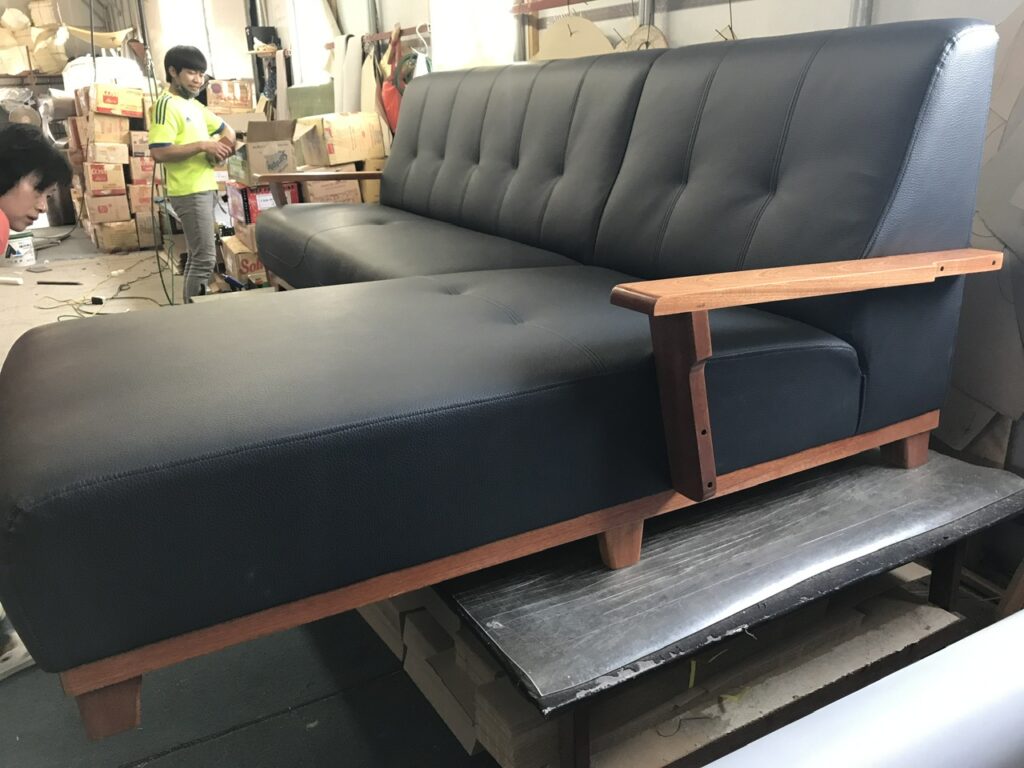 May và bọc lại vỏ ghế sofa